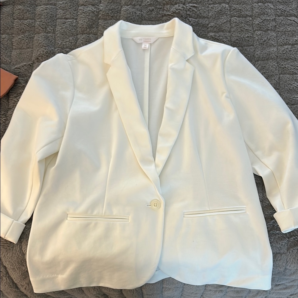 Elegant White Blazer - Picture 3 of 3